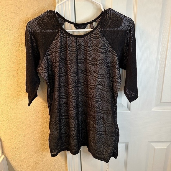 💜 3/$15 Investment petite black lace top size Large - Picture 1 of 7
